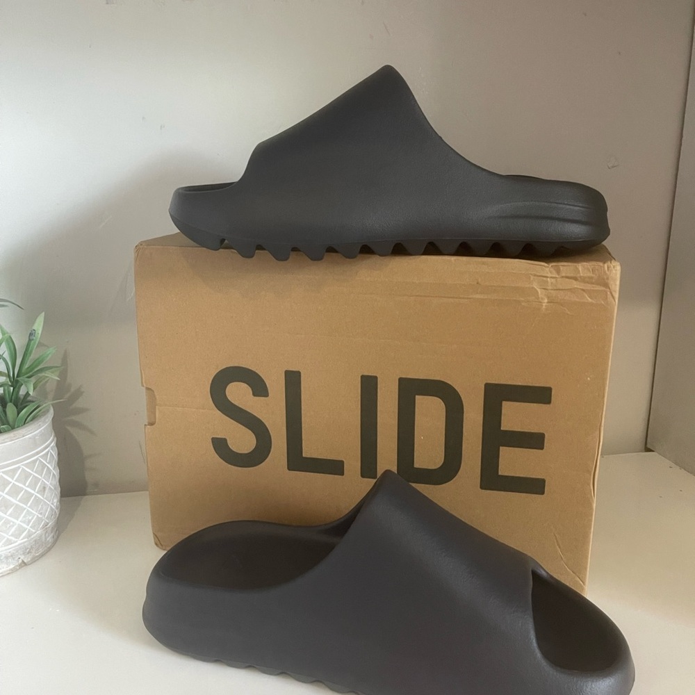 Adidas Yeezy Slide Onyx HQ6448 Men's NEW SIZE 10